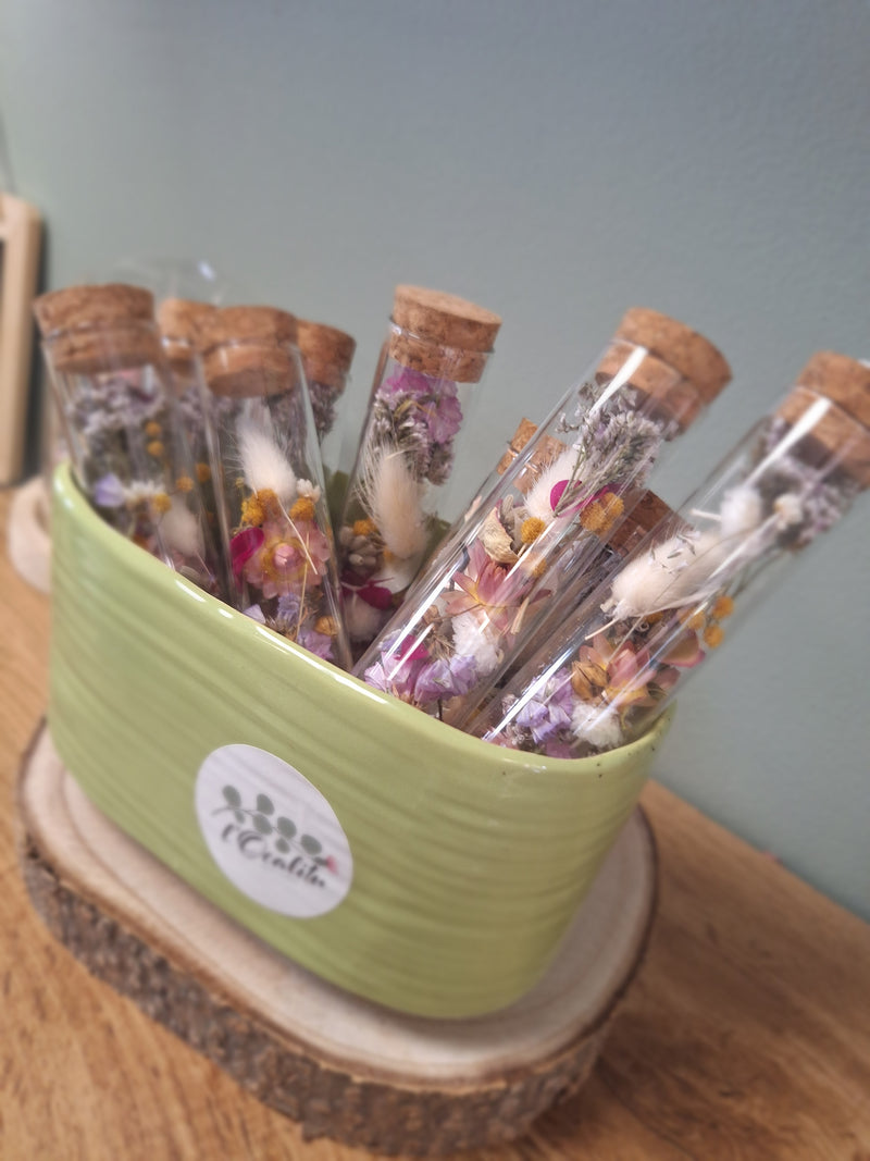 Les cadeaux pour vos invités : les fioles de fleurs séchées- par 10 minimum