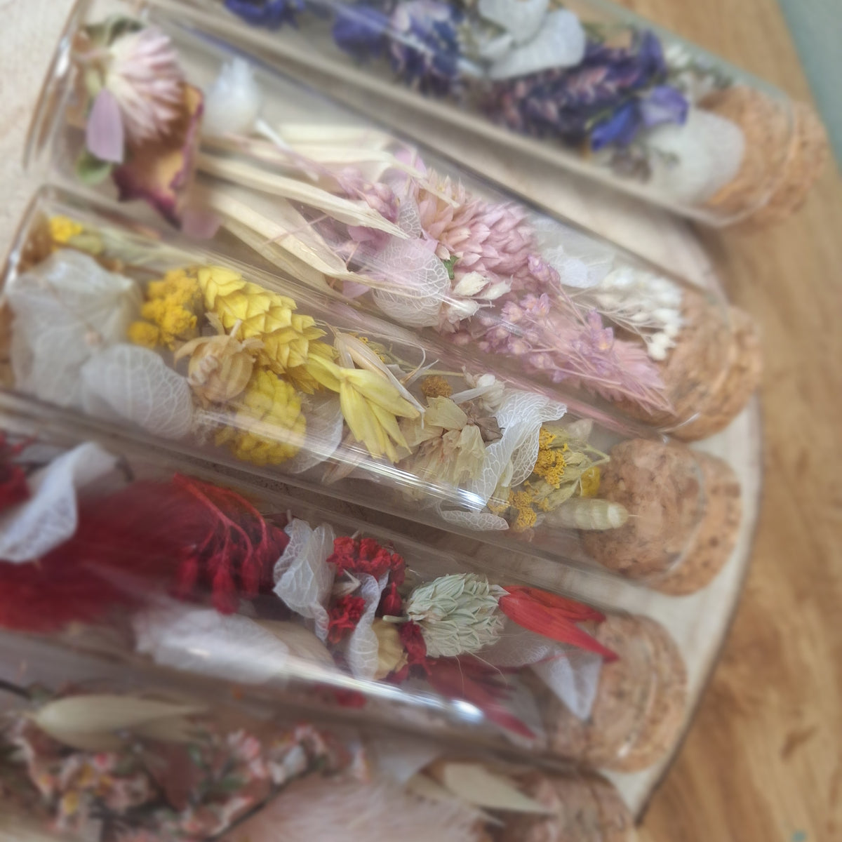 Les cadeaux pour vos invités : les fioles de fleurs séchées- par 10 minimum