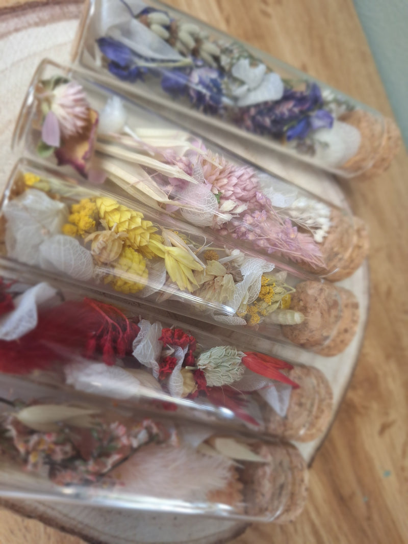 Les cadeaux pour vos invités : les fioles de fleurs séchées- par 10 minimum